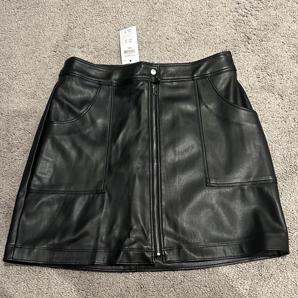 Hollister Social Tourist Black Leather Skirt - Picture 1 of 3